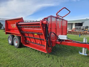 Feed out wagon
